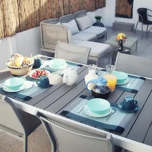 Moradia - T2 Pátio Amplo Сasa de vacaciones
